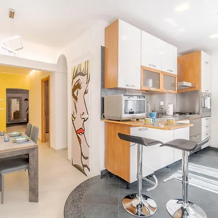 Comfy X4 - W/ Balcony Appartement Genua