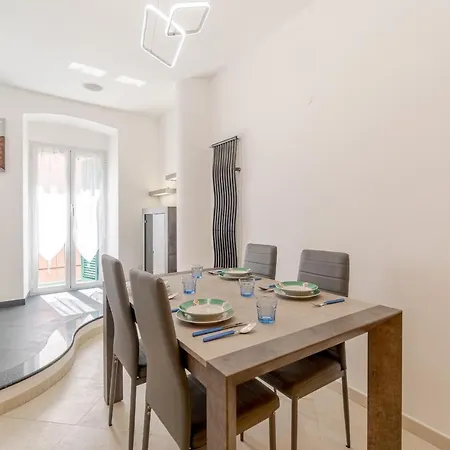 Comfy X4 - W/ Balcony Appartamento *