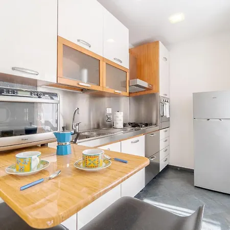 Comfy X4 - W/ Balcony Appartement