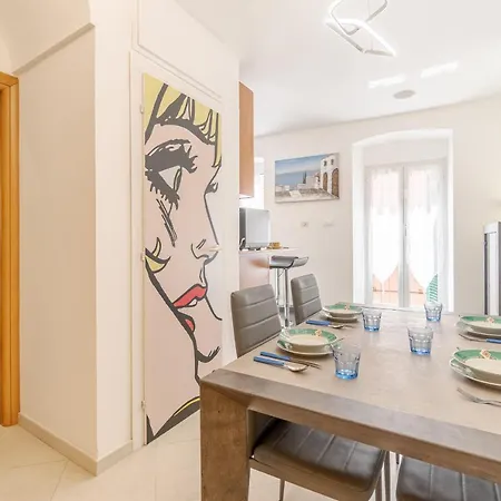 Comfy X4 - W/ Balcony Appartement